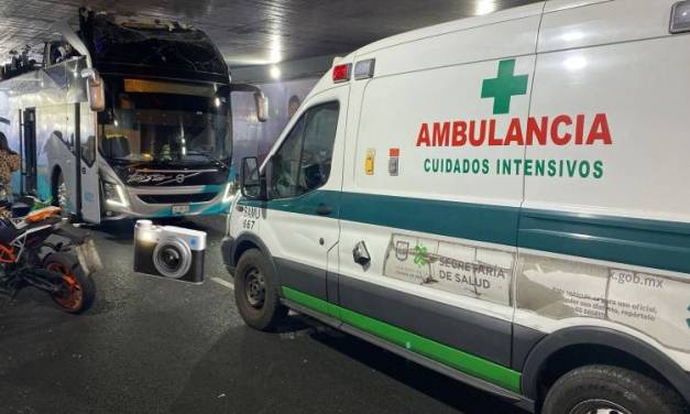 Operador no calcula paso a desnivel y choca en viaducto