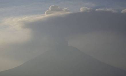 AICM suspende vuelos por actividad del Popocatépetl