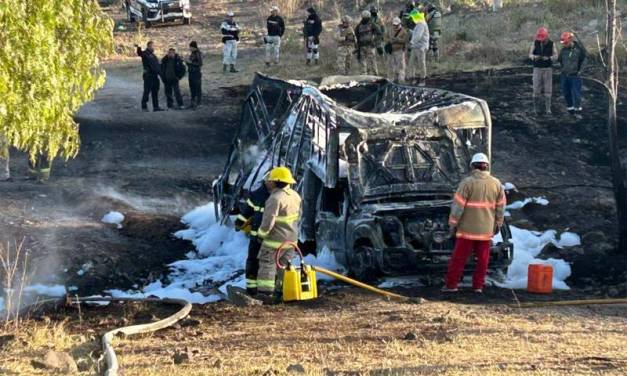 Arde camioneta con huachicol en Atotonilco de Tula