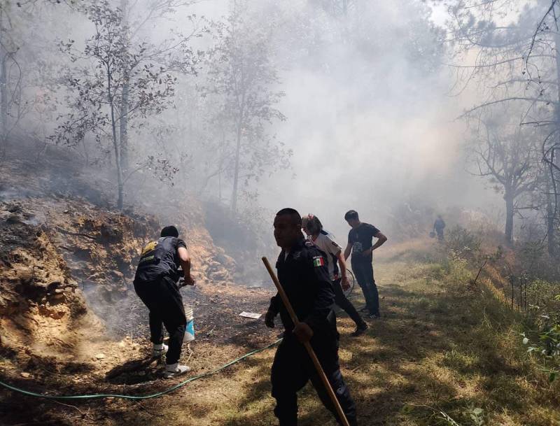 Piden víveres para combatientes del incendio en Nicolás Flores