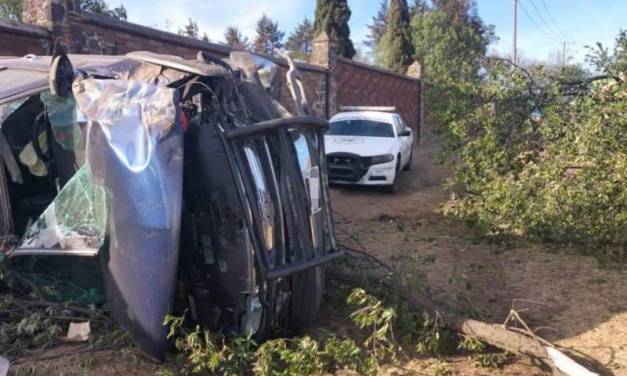 Vuelca camioneta en Santiago Tulantepec: 2 mujeres heridas