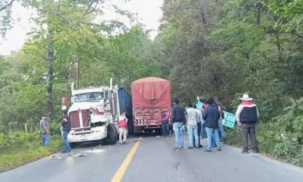 Chocan 3 tractocamiones sobre la México-Tampico