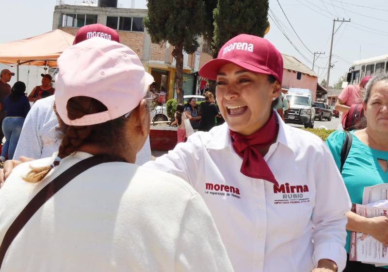 Mirna Rubio ofrece reforzar programas para adultas mayores