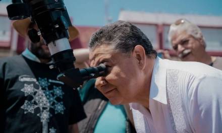 Julio Menchaca presenció el eclipse solar en Plaza Juárez