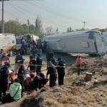 Tren impacta autobús: un muerto, 5 heridos y chofer prófugo