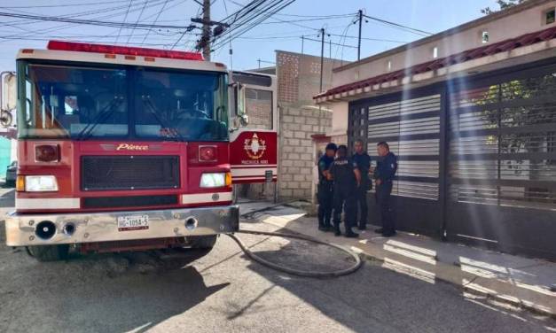 Bomberos sofocan incendio en vivienda de Mineral de la Reforma