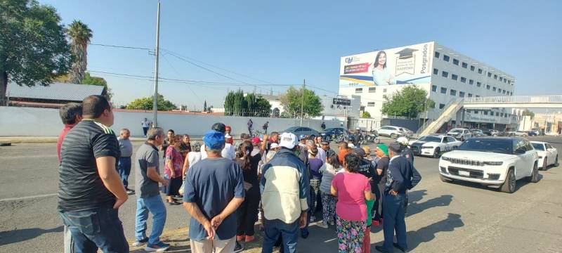 Semáforo en calle Camerino Mendoza será reparado