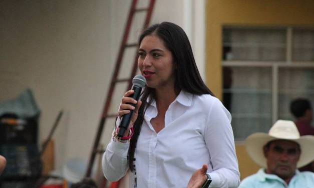 Marlem López realiza compromiso para el cuidado del agua