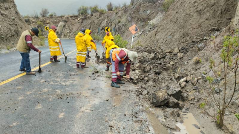 Atienden derrumbes en la red carretera tras efectos de «Alberto»