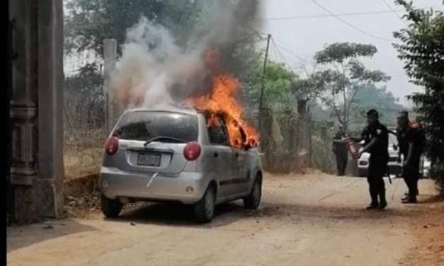 Incendian vehículo frente a casa de candidata en Huaulta