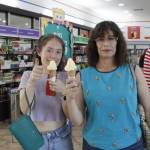 Café, helados, donas, palomitas y hasta entradas al cine dieron a los votantes