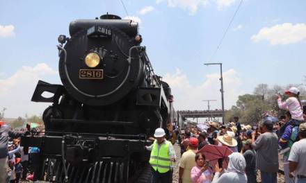 Nopala recibió al tren de vapor Empress 2816