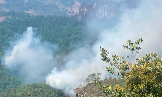 Combaten incendio en la región Otomí-Tepehua