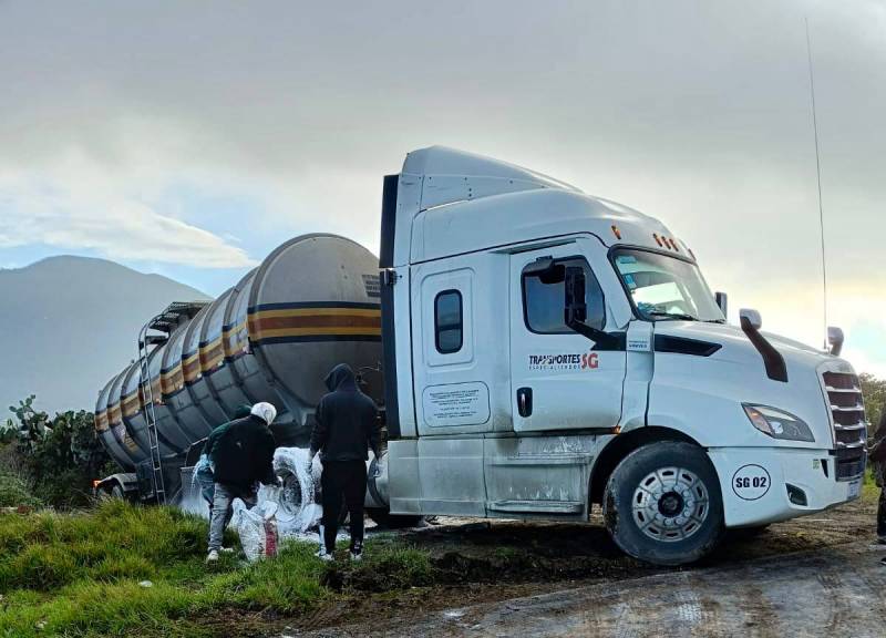 Aseguran pipa con 29 mil litros de hidrocarburo