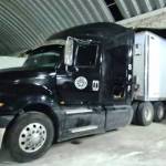 En operativo, recuperan tractocamión con productos robados en Epazoyucan