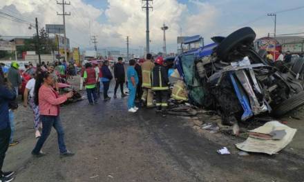 Tráiler se queda sin frenos y origina choque múltiple