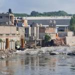 Desalojan 5 viviendas en ribera del Río Tula