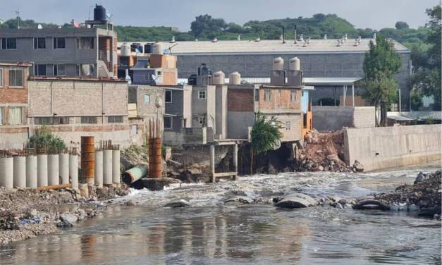 Desalojan 5 viviendas en ribera del Río Tula