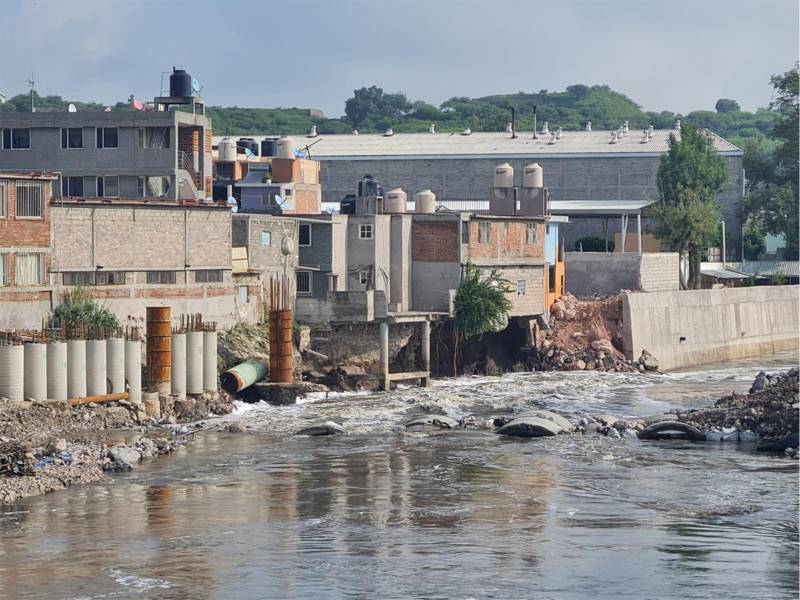 Desalojan 5 viviendas en ribera del Río Tula