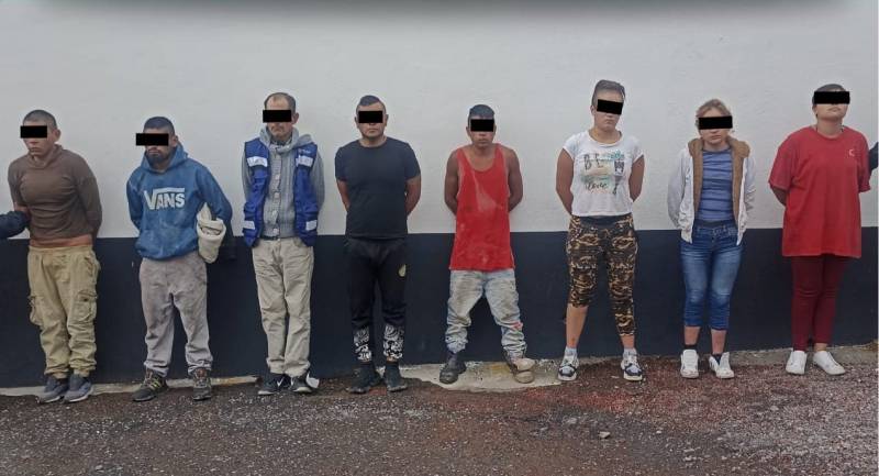 Detenidos 5 hombres y 3 mujeres por robo a negocio en Pachuca