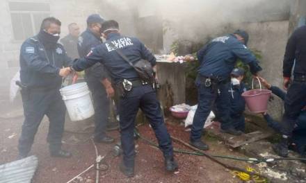 Sofocan incendio de vivienda en Tenango de Doria