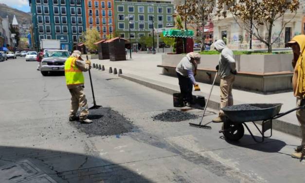 Municipio de Pachuca realiza bacheo en calles principales