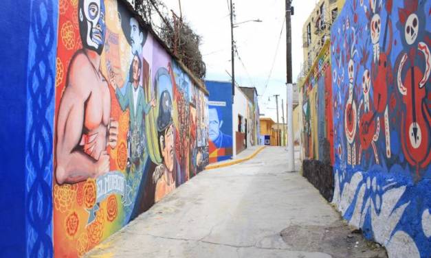 Transforman callejón de El Arbolito en arte mural