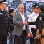 Sergio Baños entrega equipamiento a policía de Pachuca