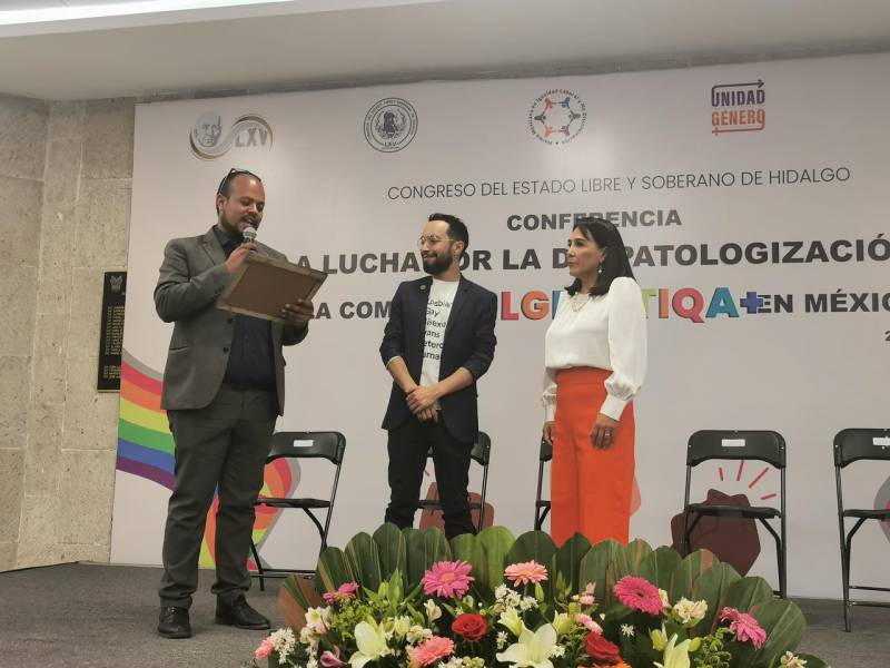 Imparten conferencia sobre los derechos de la comunidad LGBTTTIQA+