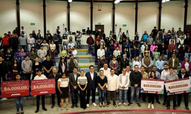 Entregan apoyos de programas para la juventud