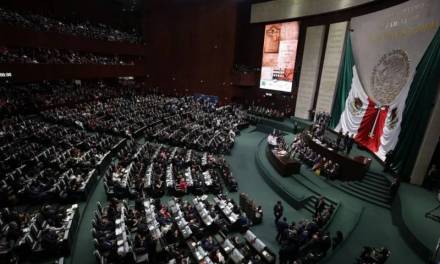 Avanza en comisiones la Reforma Judicial; protestan en el Ángel