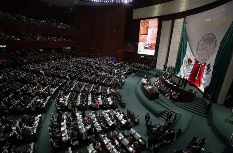 Avanza en comisiones la Reforma Judicial; protestan en el Ángel