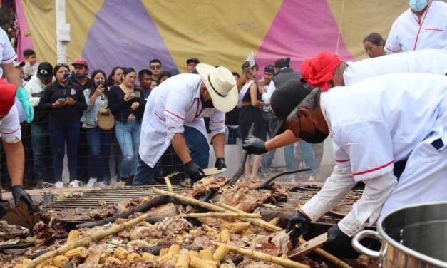 Destapan la barbacoa más grande de México en Actopan