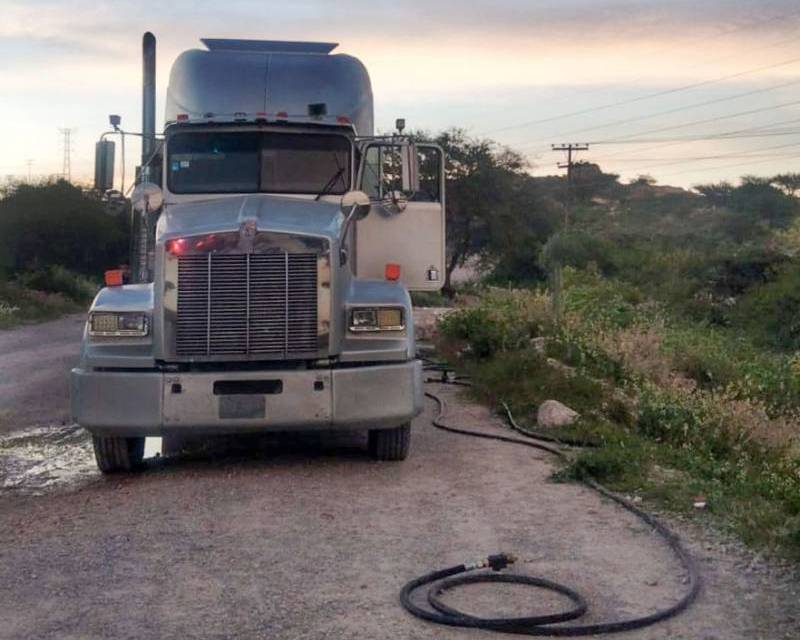 Aseguran pipa con gas LP y toma clandestina