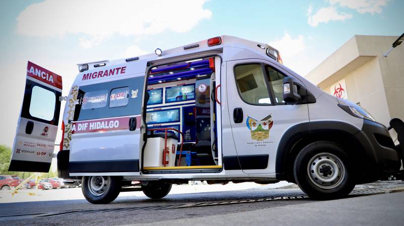 Fortalecen atención a migrantes con la entrega de 3 ambulancias