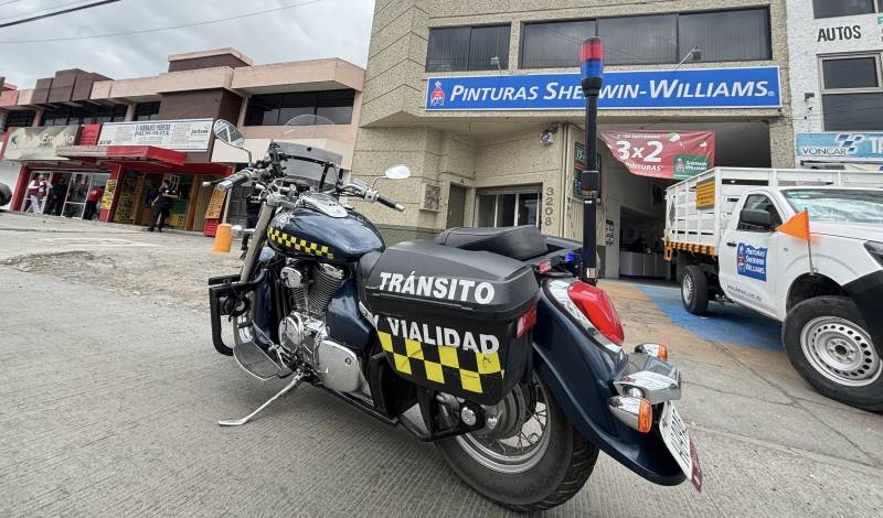 Hombre pretendía lanzarse de edificio en Pachuca