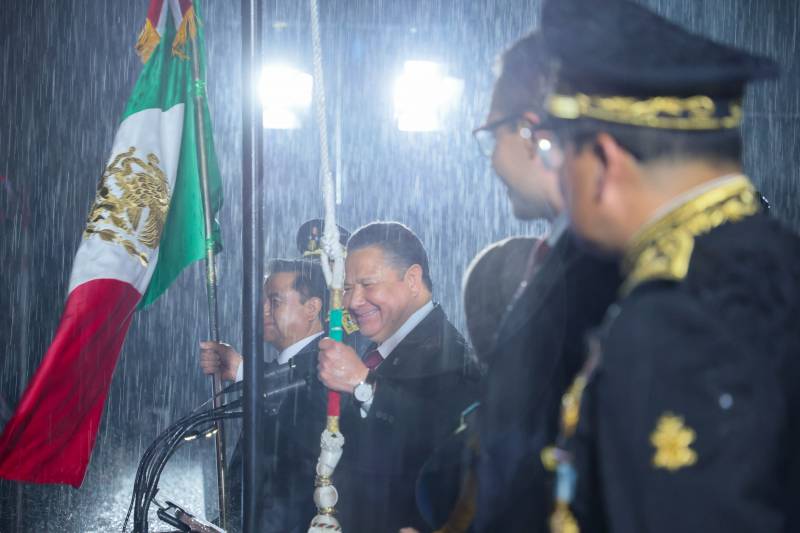 Julio Menchaca encabezó la Celebración del Grito de Independencia