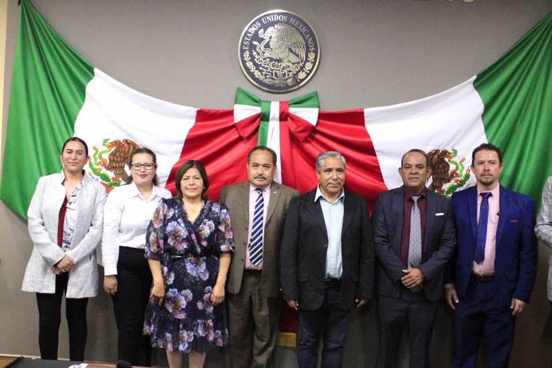 Sobre la hora, instalan Concejo Municipal Interino para Cuautepec