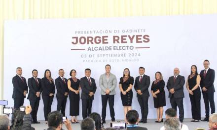 Jorge Reyes presenta a su Gabinete de gobierno