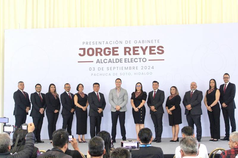 Jorge Reyes presenta a su Gabinete de gobierno