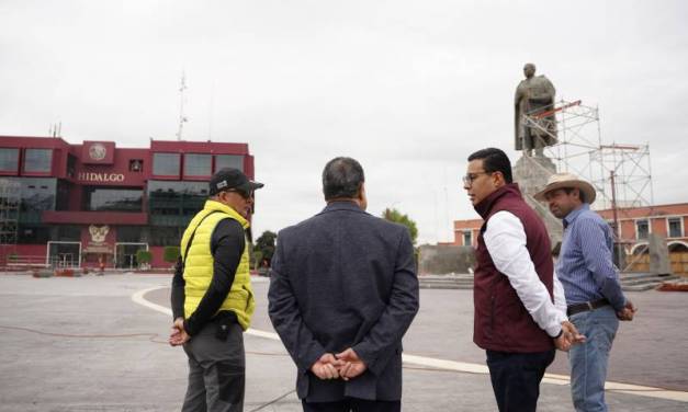 Menchaca supervisa remodelación de Plaza Juárez