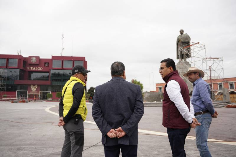 Menchaca supervisa remodelación de Plaza Juárez