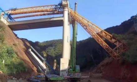 Cae trabe en carretera Real del Monte-Huasca