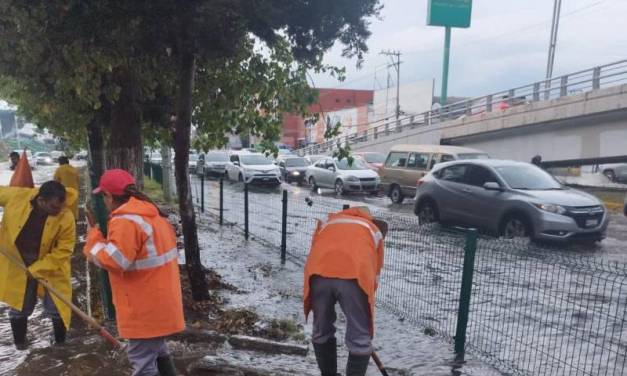 Fuerte lluvia genera inundaciones en varios puntos de Pachuca