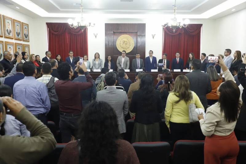 Pachuca integra 21 comisiones permanentes en primera sesión de Cabildo