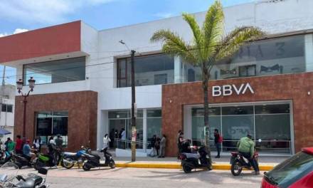 Violento asalto genera alarma en sucursal bancaria de Mixquiahuala