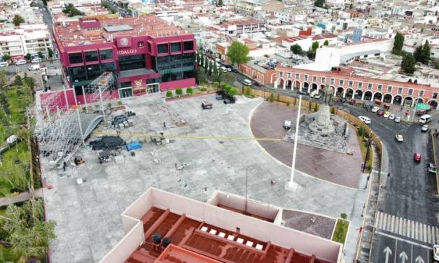 Lista la Plaza Juárez para los festejos patrios