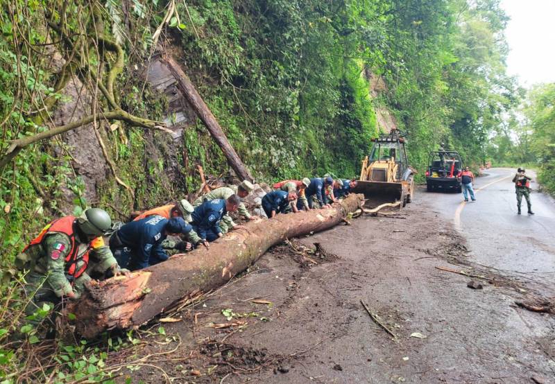 Realizan labores de limpieza en municipios tras inundaciones