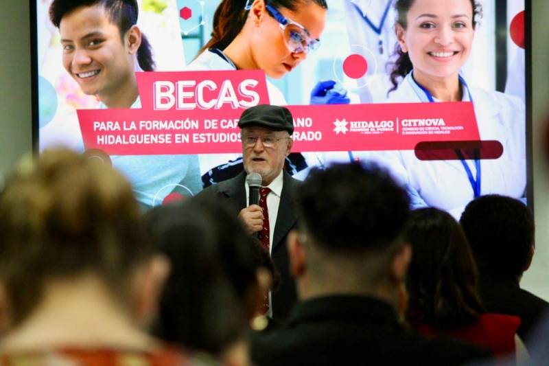 Citnova entrega 99 becas de posgrado a estudiantes hidalguenses