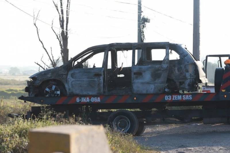 Hallan cuerpos calcinados al interior de una camioneta